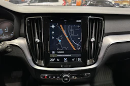 valkoinen Volvo V60 2020 kuva 19.