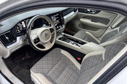 valkoinen Volvo V60 2020 kuva 3.