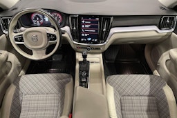 valkoinen Volvo V60 2020 kuva 9.