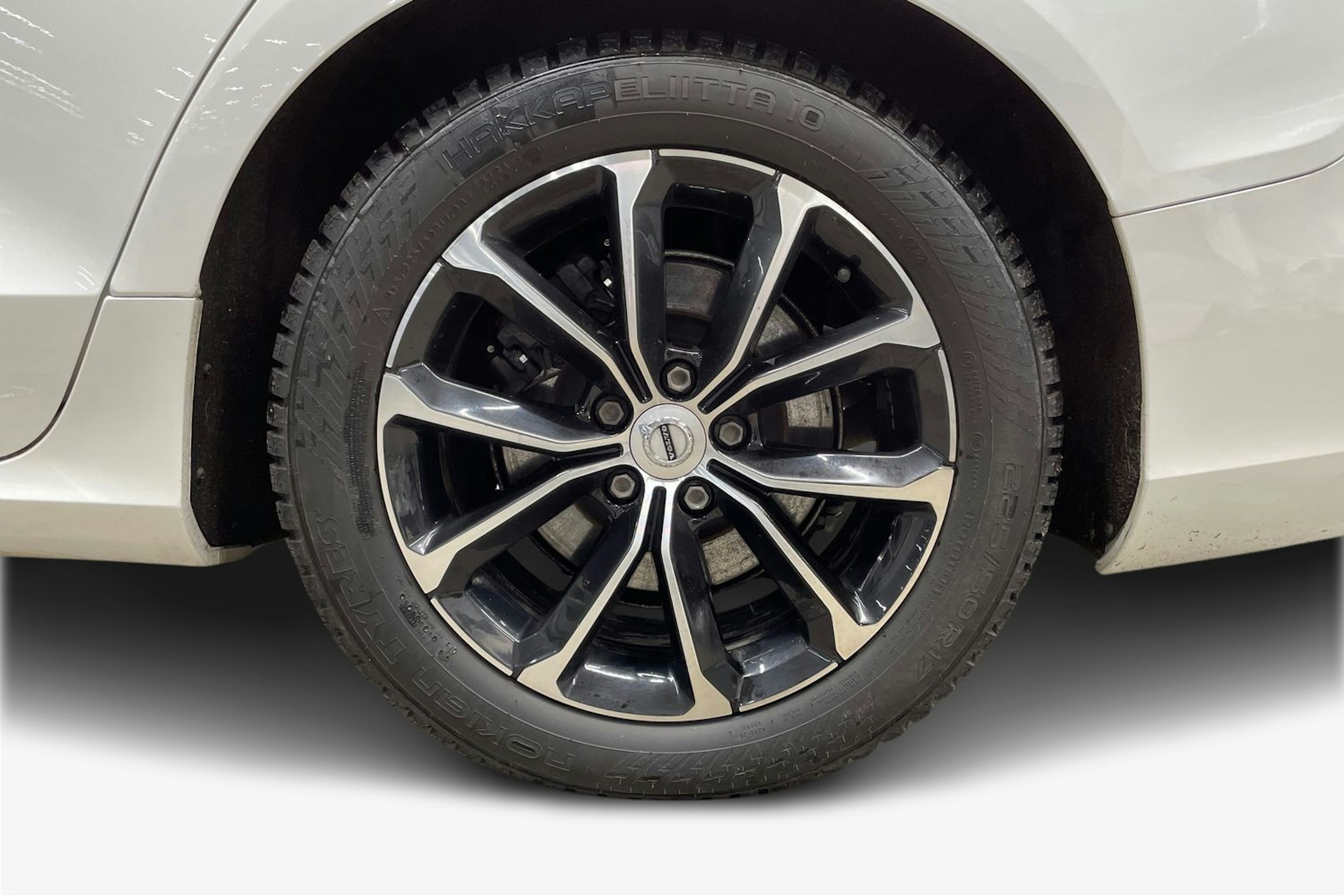 valkoinen Volvo V60 2020 kuva 11.