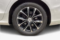 valkoinen Volvo V60 2020 kuva 11.