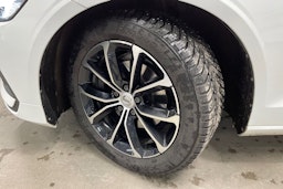 valkoinen Volvo V60 2020 kuva 13.