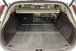 valkoinen Volvo V60 2020 kuva 15.