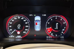 valkoinen Volvo V60 2020 kuva 16.