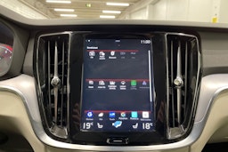 valkoinen Volvo V60 2020 kuva 18.