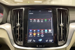 valkoinen Volvo V60 2020 kuva 19.