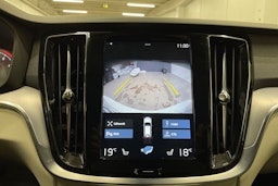 valkoinen Volvo V60 2020 kuva 22.