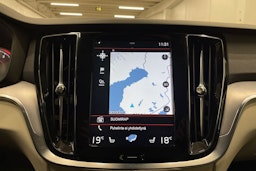 valkoinen Volvo V60 2020 kuva 23.