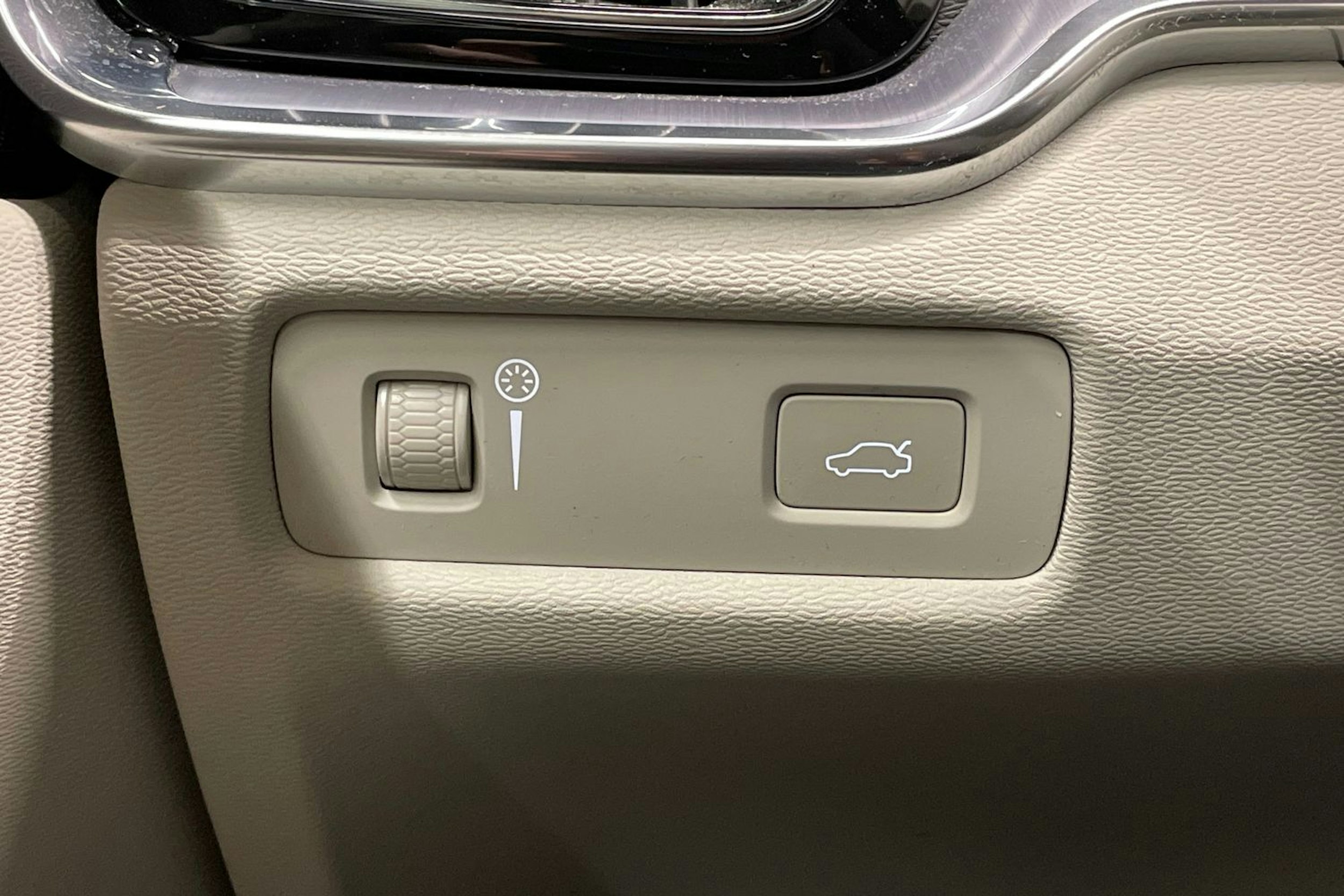 valkoinen Volvo V60 2020 kuva 25.