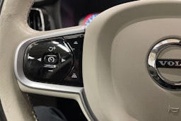 valkoinen Volvo V60 2020 kuva 26.