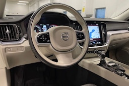 valkoinen Volvo V60 2020 kuva 30.