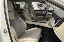 valkoinen Volvo V60 2020 kuva 31.