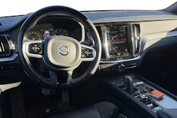 met. valkoinen Volvo V60 2020 kuva 3.