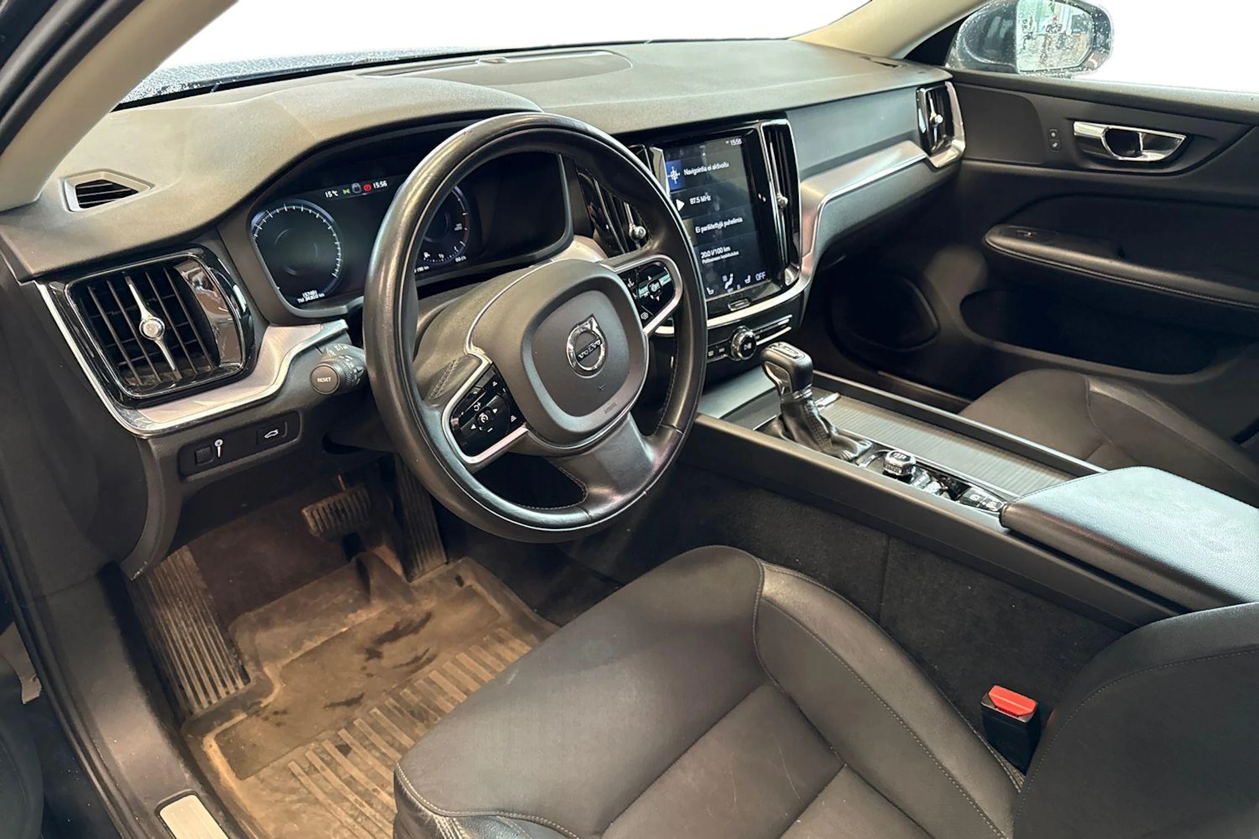 harmaa Volvo V60 2020 kuva 3.