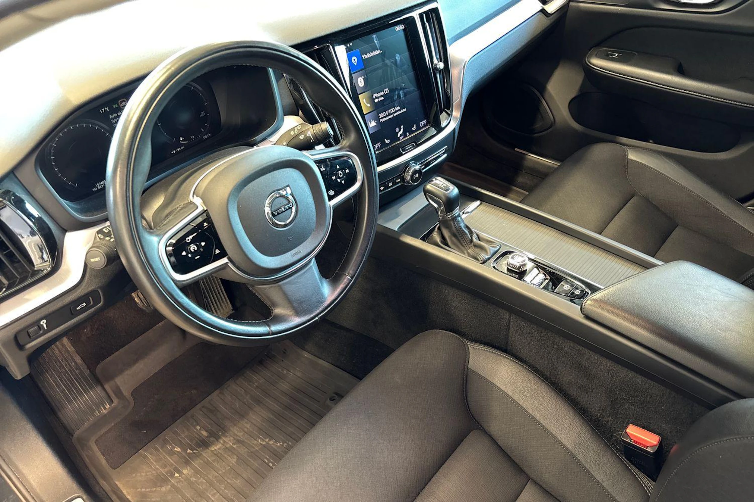 harmaa Volvo V60 2020 kuva 8.