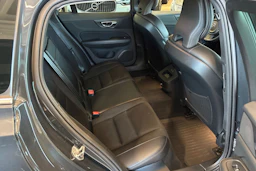 harmaa Volvo V60 2020 kuva 18.