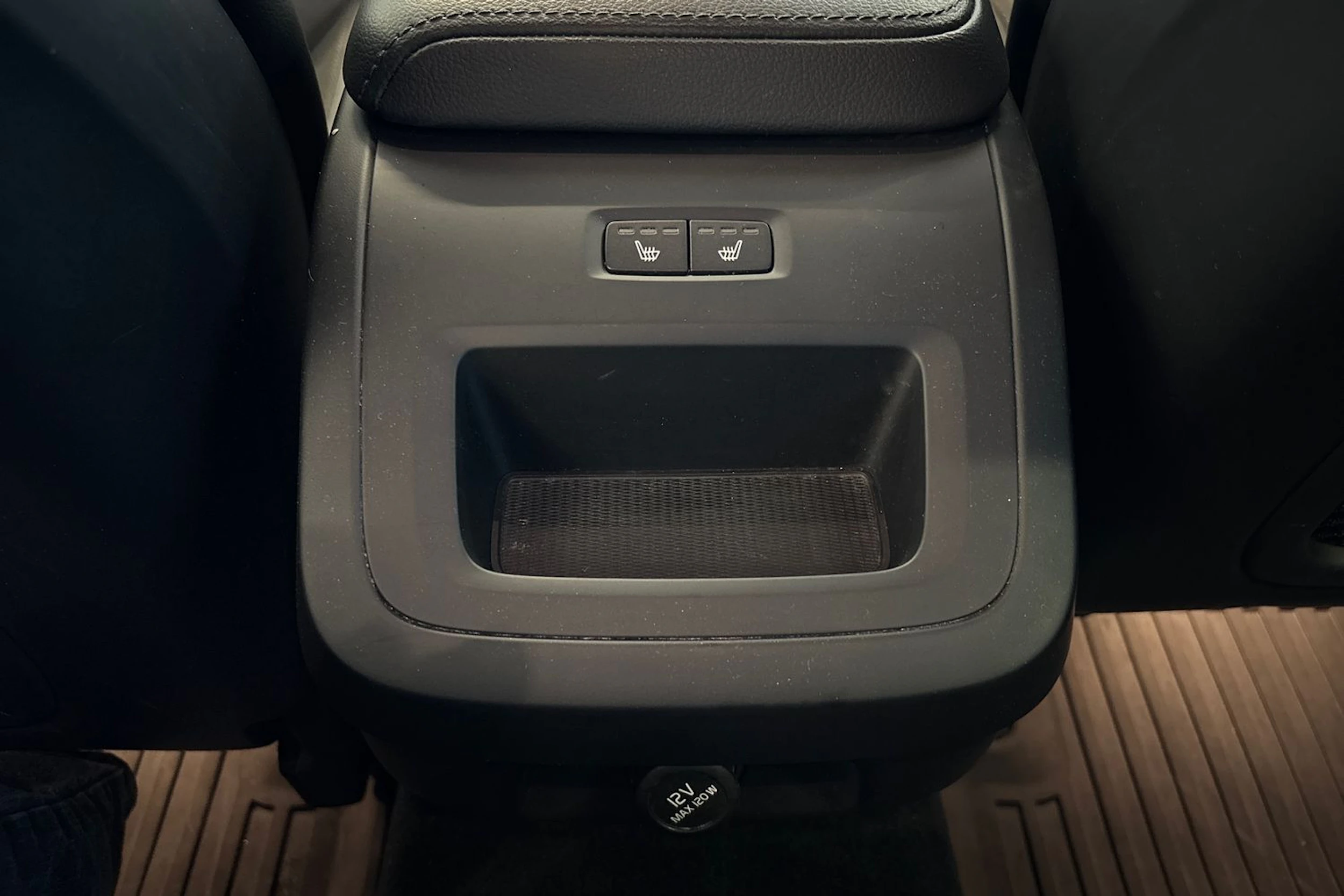 harmaa Volvo V60 2020 kuva 30.