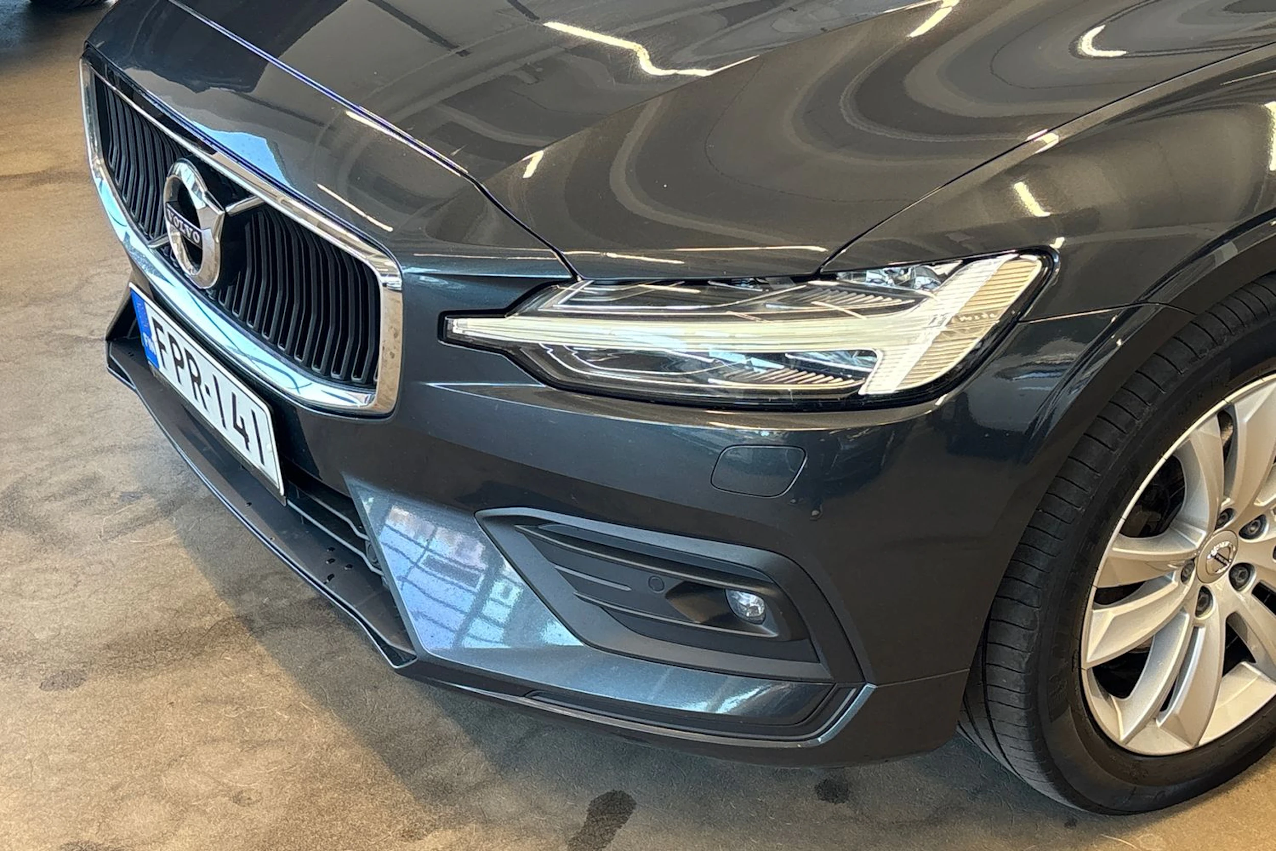harmaa Volvo V60 2020 kuva 31.