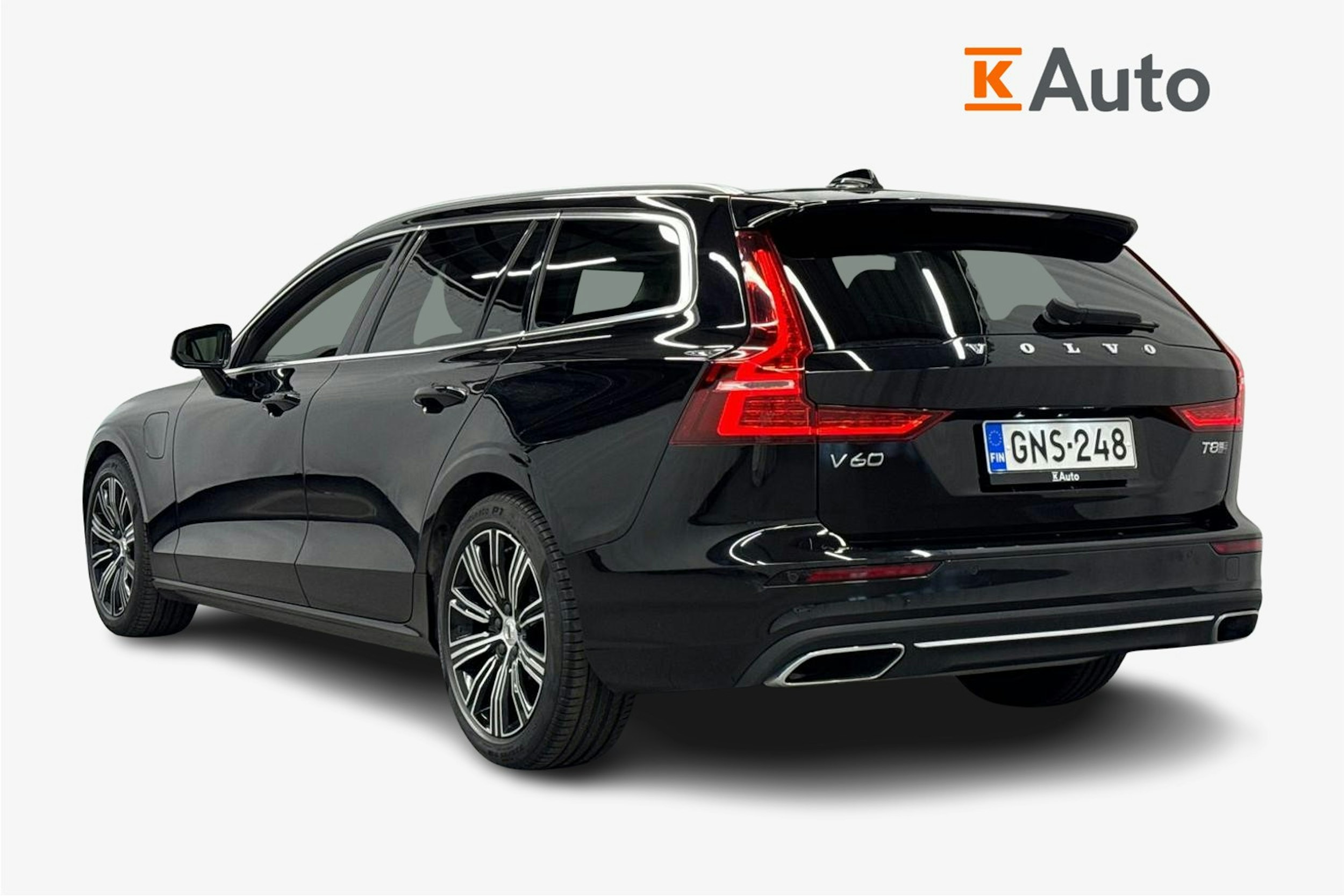 musta Volvo V60 2020 kuva 2.