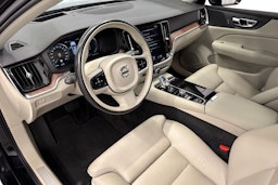 musta Volvo V60 2020 kuva 7.