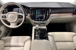 musta Volvo V60 2020 kuva 9.