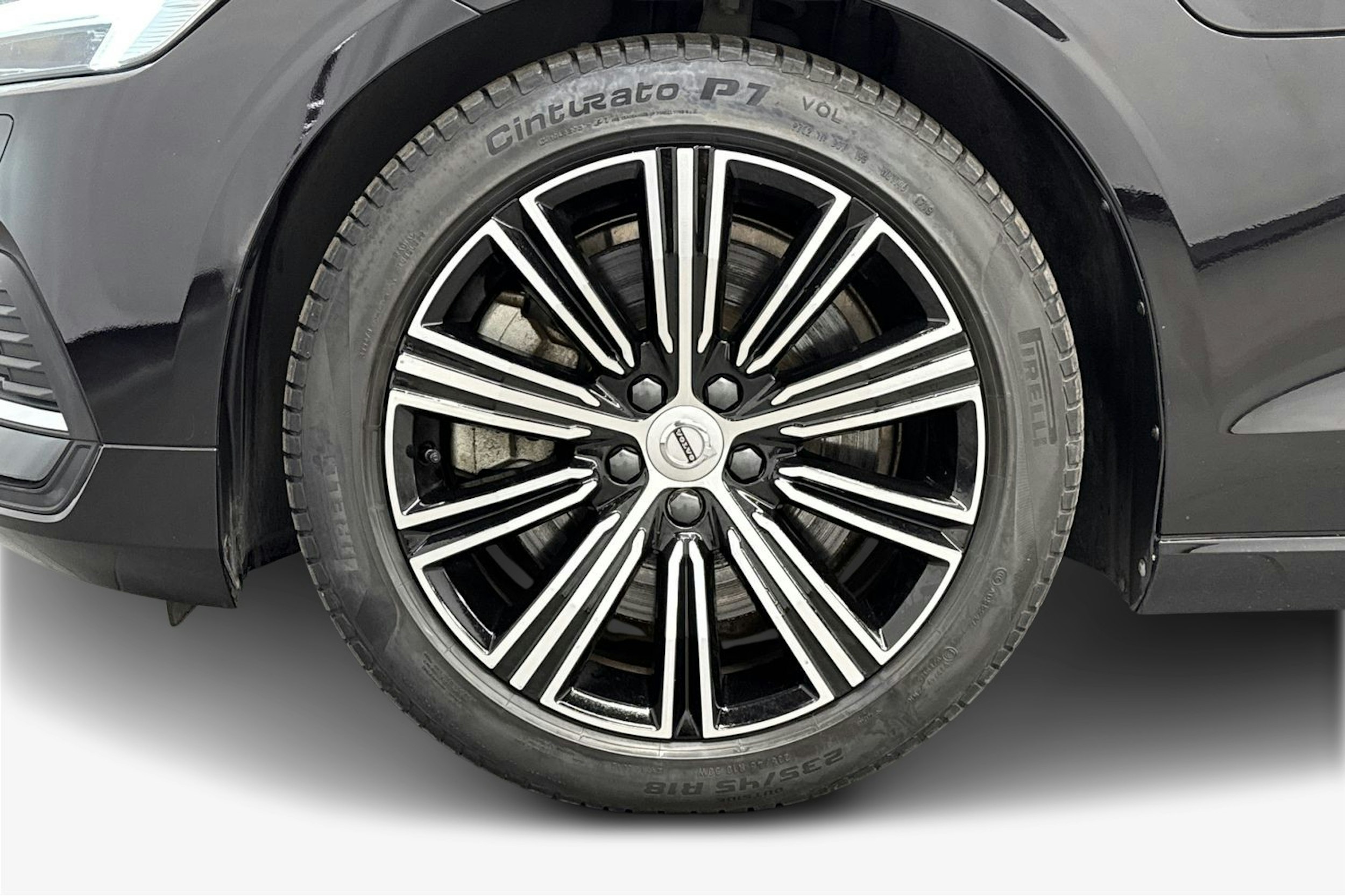 musta Volvo V60 2020 kuva 11.