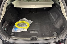 musta Volvo V60 2020 kuva 15.