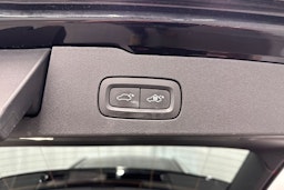 musta Volvo V60 2020 kuva 16.