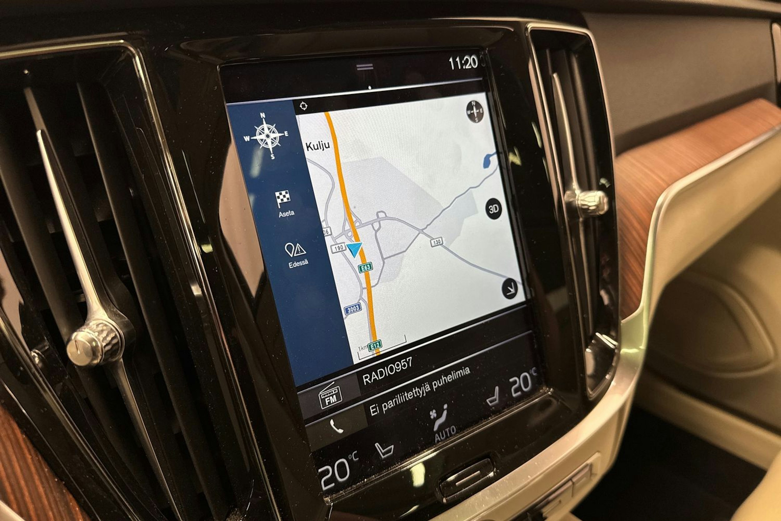 musta Volvo V60 2020 kuva 21.