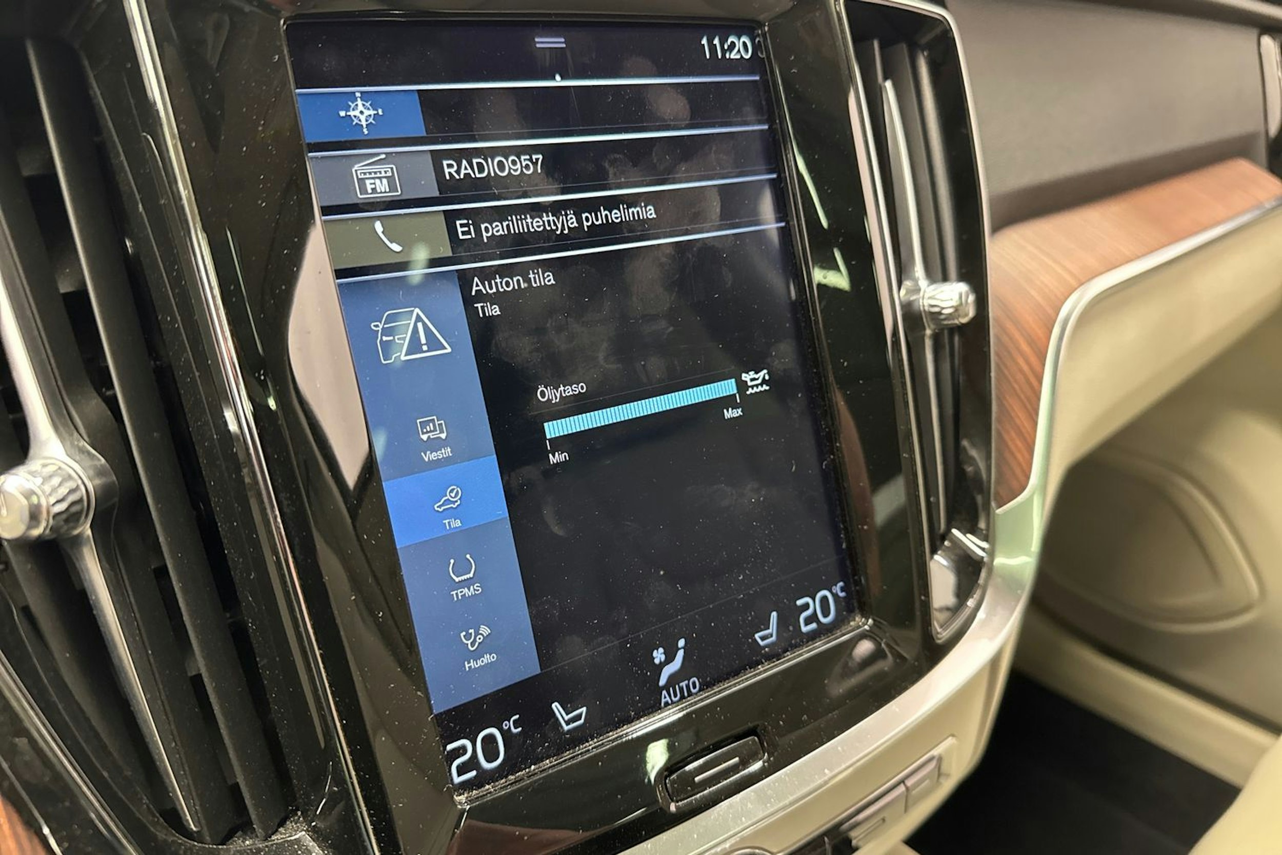 musta Volvo V60 2020 kuva 22.