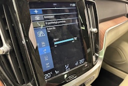 musta Volvo V60 2020 kuva 22.