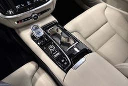 musta Volvo V60 2020 kuva 26.