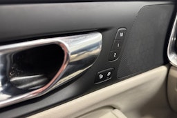 musta Volvo V60 2020 kuva 27.