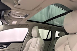 musta Volvo V60 2020 kuva 28.