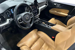 musta Volvo V60 2020 kuva 3.