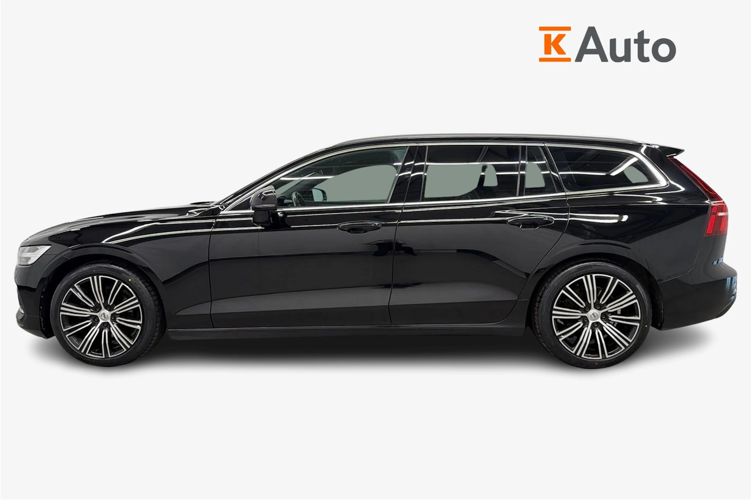 musta Volvo V60 2020 kuva 5.