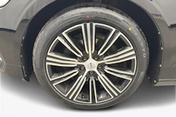 musta Volvo V60 2020 kuva 9.