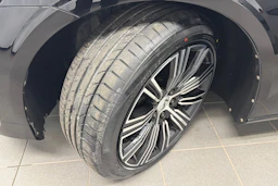 musta Volvo V60 2020 kuva 10.