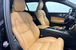 musta Volvo V60 2020 kuva 11.