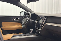 musta Volvo V60 2020 kuva 12.