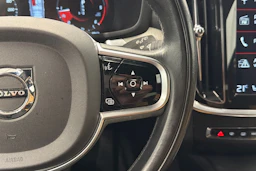 musta Volvo V60 2020 kuva 17.
