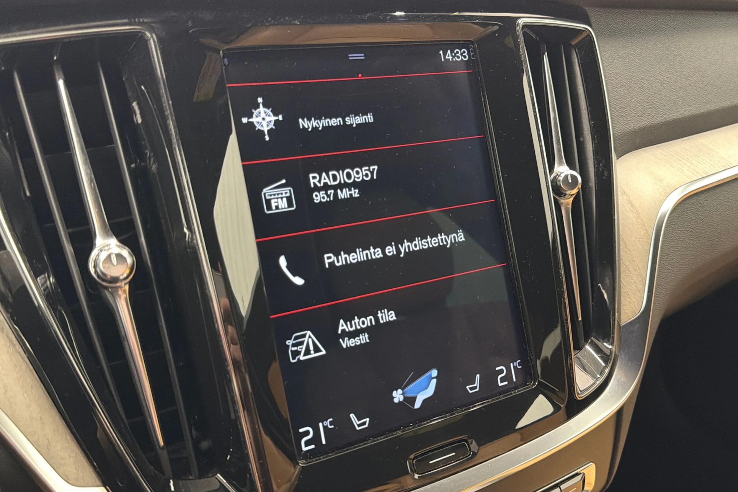 musta Volvo V60 2020 kuva 18.