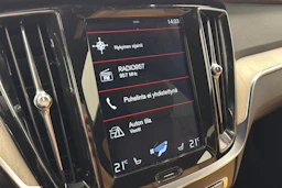 musta Volvo V60 2020 kuva 18.