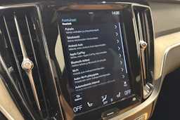 musta Volvo V60 2020 kuva 22.