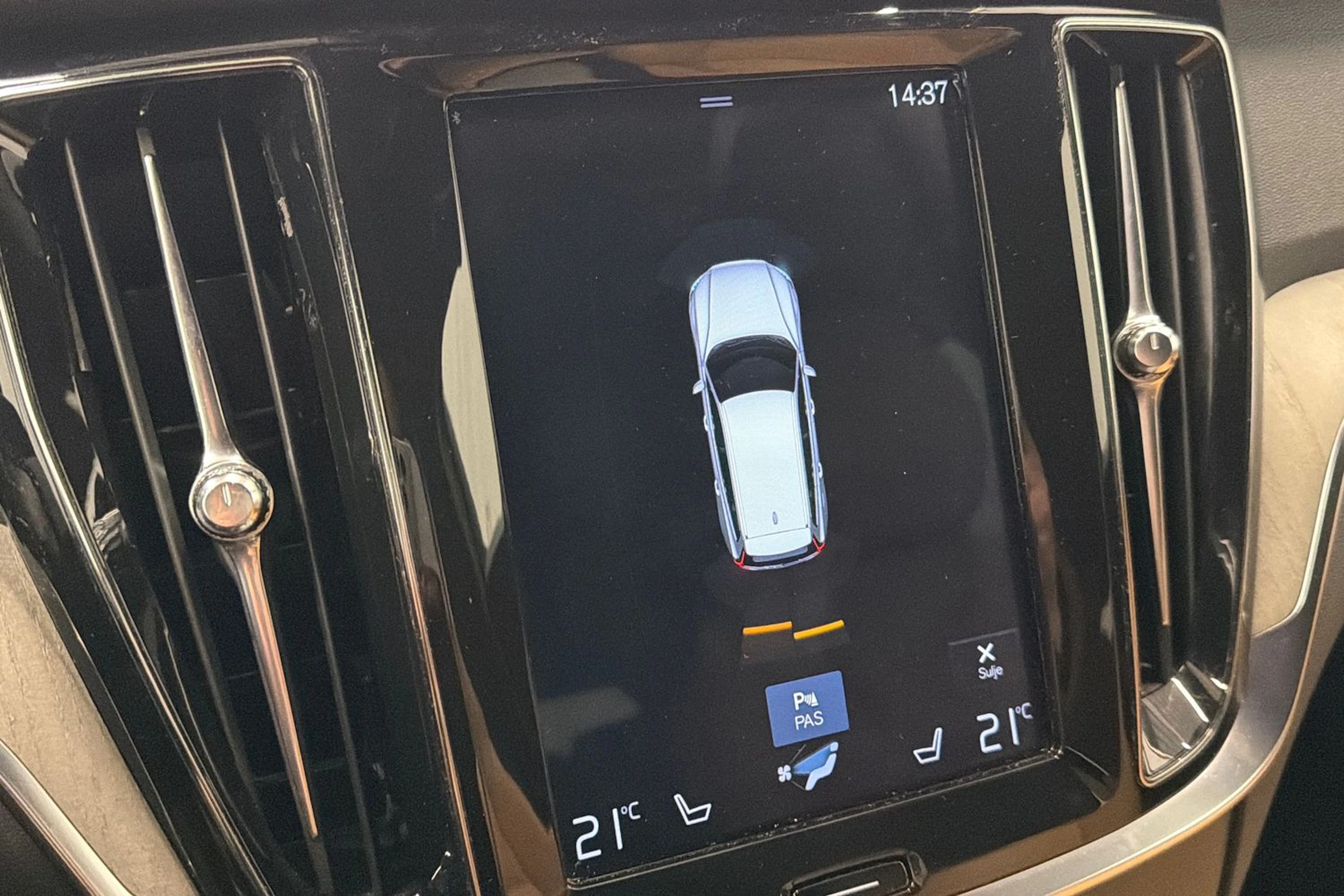 musta Volvo V60 2020 kuva 24.