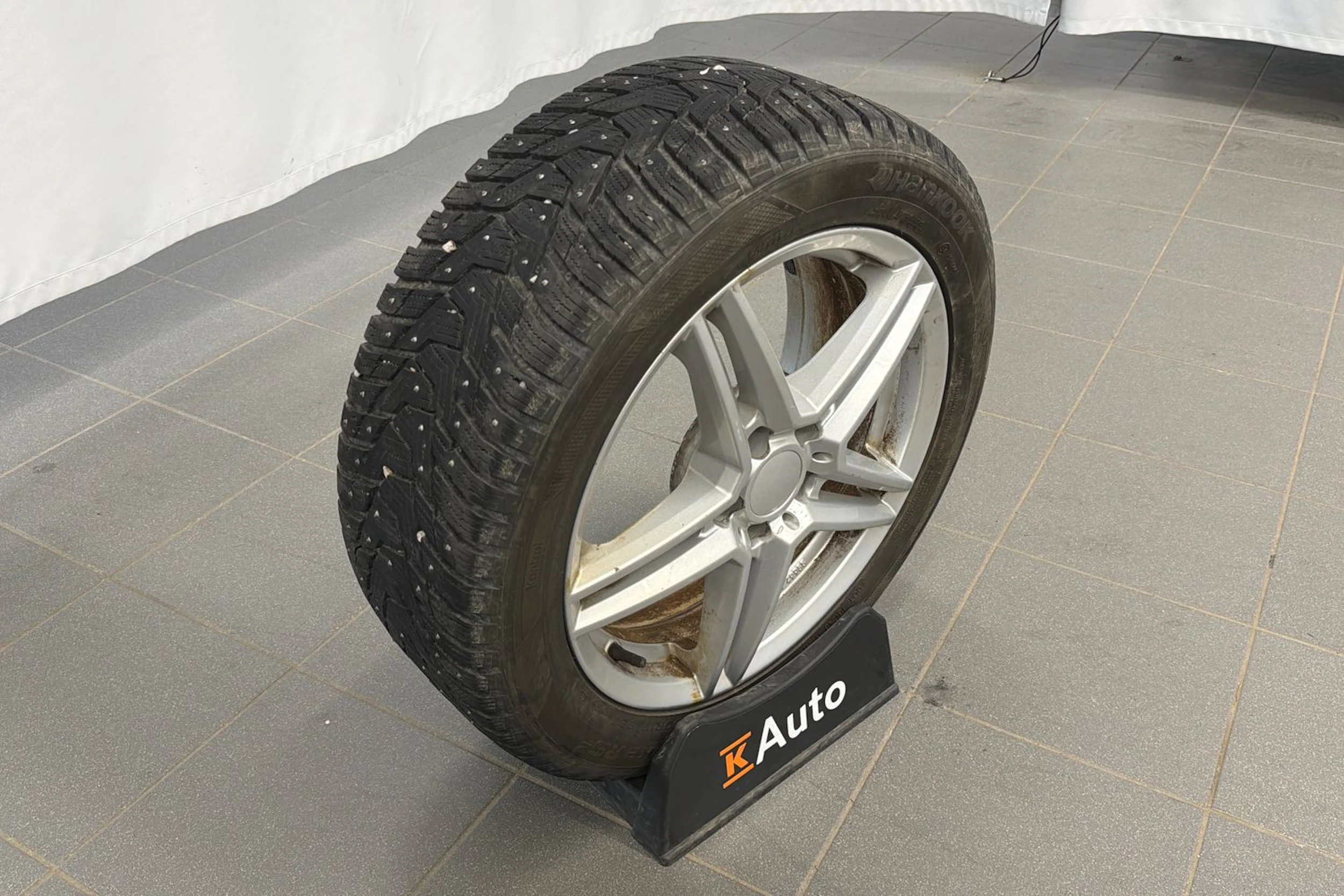 musta Volvo V60 2020 kuva 29.