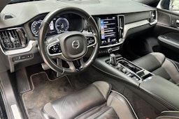 musta Volvo V60 2020 kuva 7.