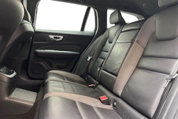 musta Volvo V60 2020 kuva 10.