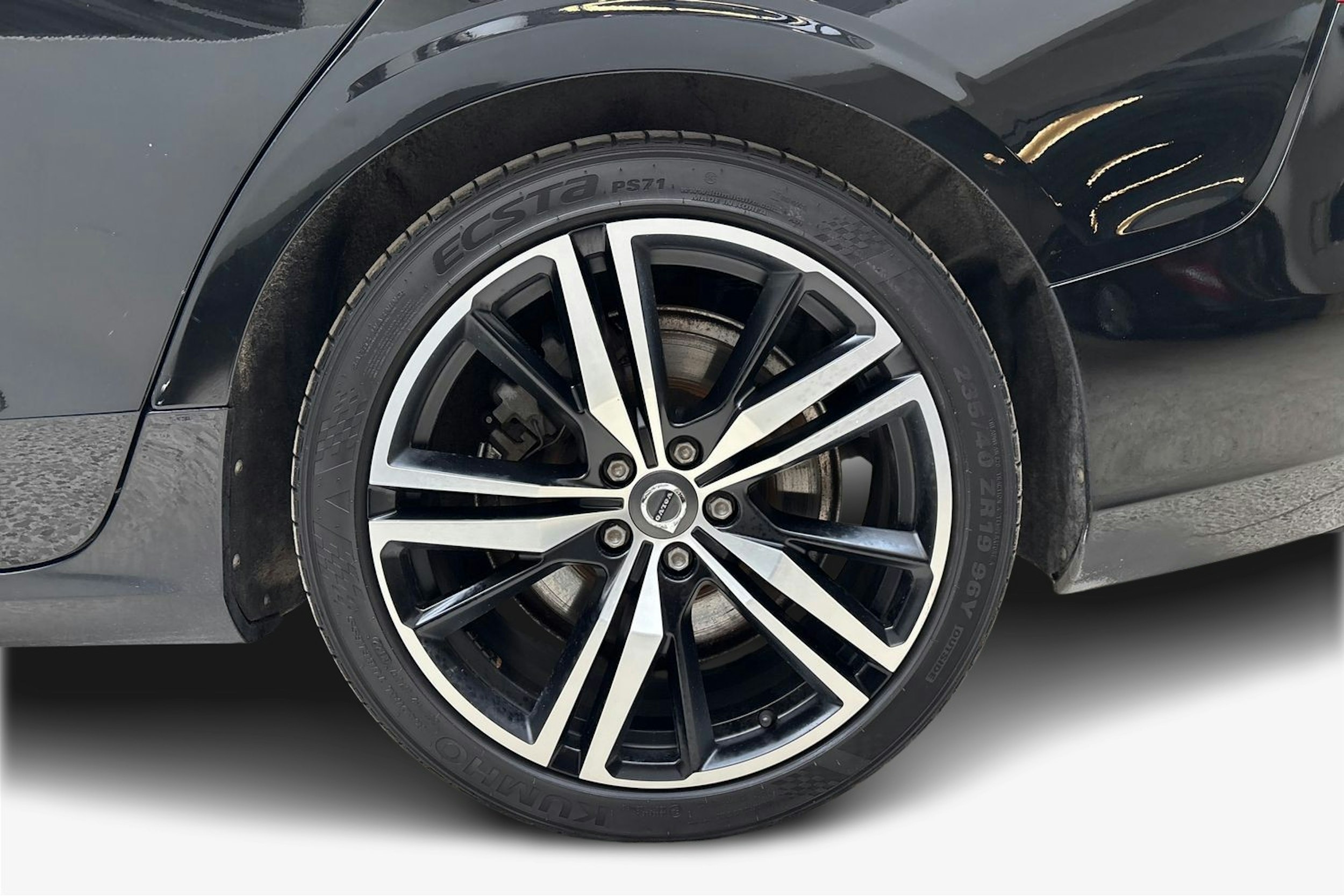 musta Volvo V60 2020 kuva 11.