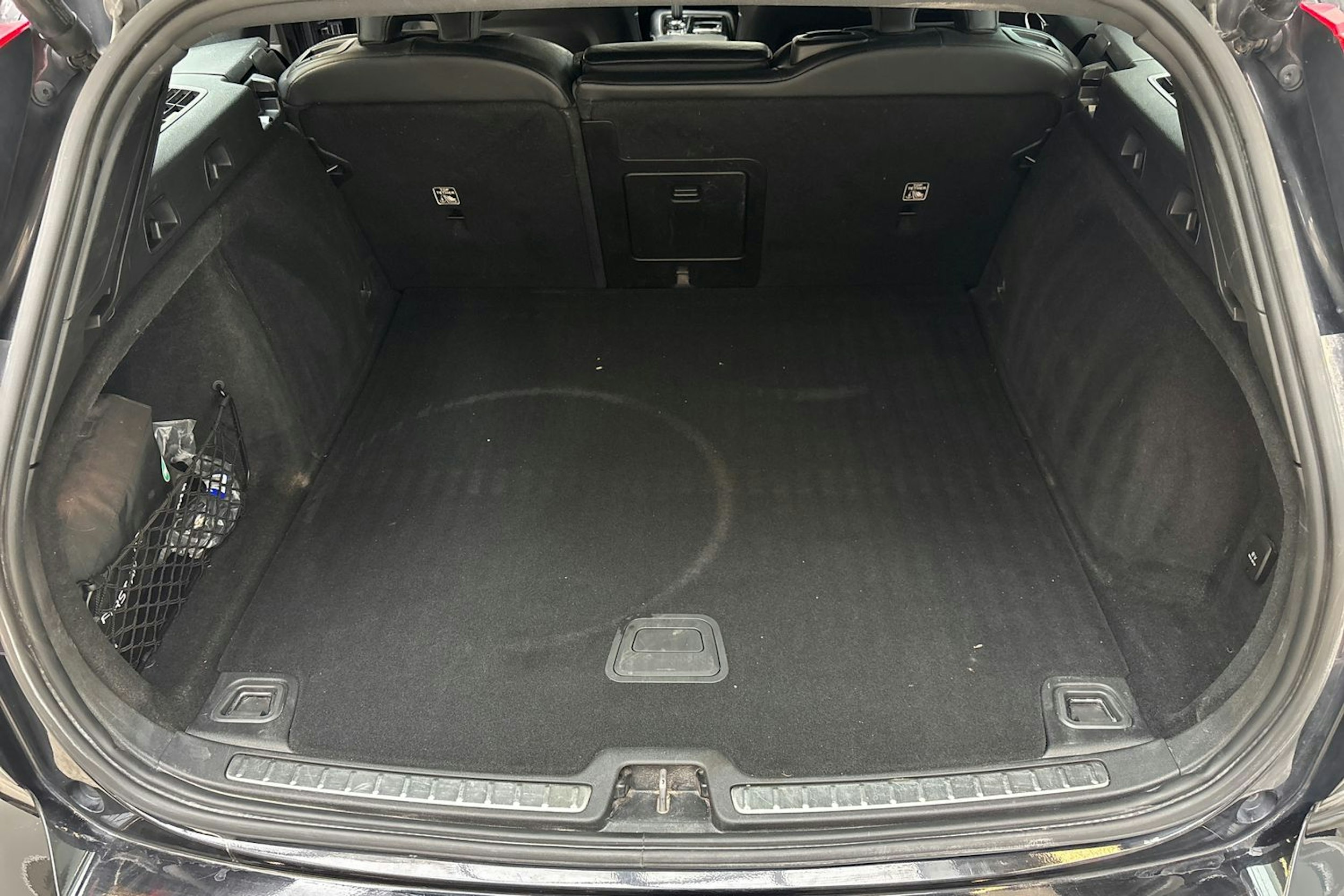 musta Volvo V60 2020 kuva 14.